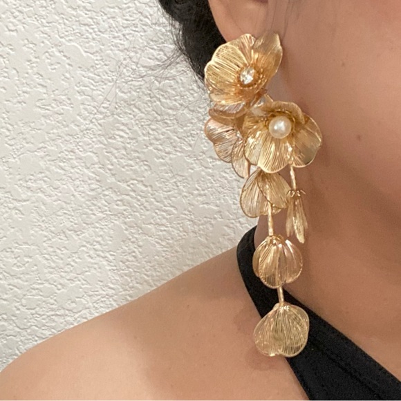 Unique Gold-tone Lightweight Cascading 3D Flower Statement Dangle Earrings 22g - Picture 2 of 14
